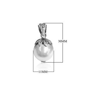 Shell Pearl round pendant in sterling silver with silver leaf cap, wholesale handcrafted jewelry from Bali.