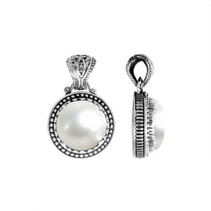 Pearl pendant in 925 sterling silver with Balinese handcrafted detailing, wholesale jewelry.