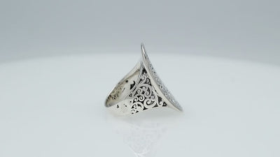 Wholesale sterling silver oval filigree ring with intricate Balinese scrollwork and oxidized antique finish – handcrafted artisan jewelry for bulk buyers and resellers.