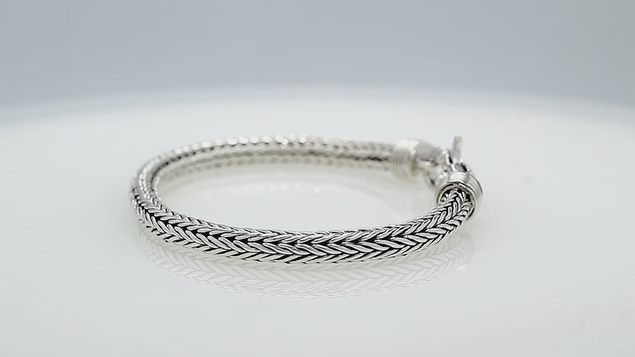 Wholesale sterling silver 5MM woven Bali chain bracelet featuring a decorative lobster lock and polished–oxidized detailing, crafted for premium bulk jewelry inventory requirements.
