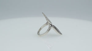 Wholesale sterling silver leaf ring with Mother Of Pearl inlay – handcrafted Balinese nature-inspired artisan jewelry for bulk buyers and resellers.