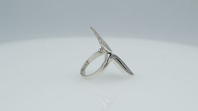 Wholesale sterling silver leaf ring with Mother Of Pearl inlay – handcrafted Balinese nature-inspired artisan jewelry for bulk buyers and resellers.