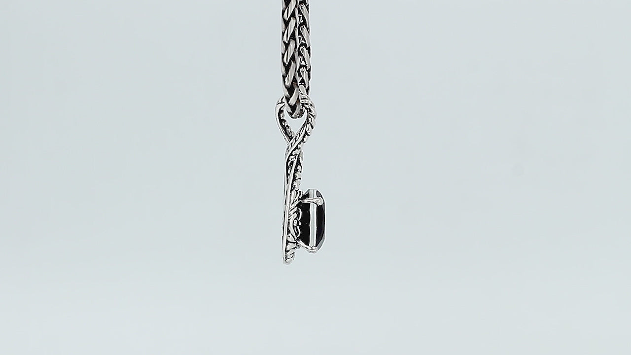 Sterling silver Green Quartz round cut pendant with handcrafted twisted rope detailing