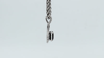 Sterling silver Green Quartz round cut pendant with handcrafted twisted rope detailing