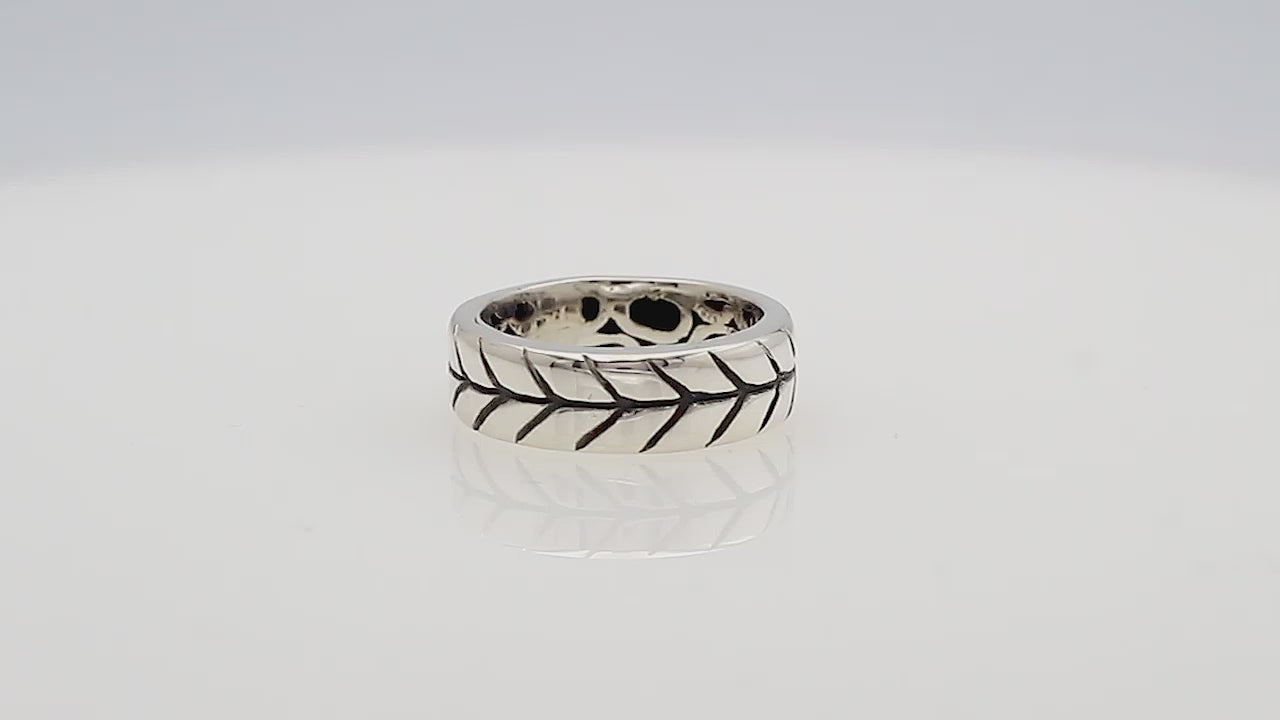 Wholesale sterling silver band ring with detailed leaf pattern and oxidized accents, handcrafted unisex jewelry in bulk for retailers and resellers.