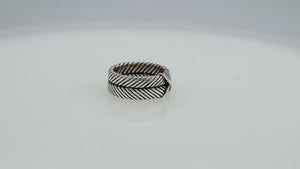 Wholesale sterling silver band ring with X-pattern and leaf design, handcrafted in Bali with oxidized detailing – bulk artisan jewelry.