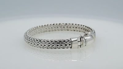 925 sterling silver wheat chain bracelet with mirror finish and secure box clasp lock.