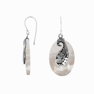 Wholesale sterling silver Mother of Pearl oval earrings with paisley design

Bulk artisan shell earrings handcrafted in Bali for jewelry resellers