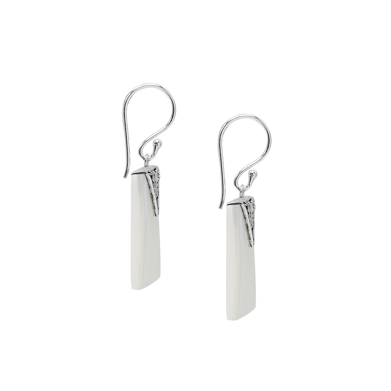Silver square earrings with Mother Of Pearl and decorative silver detail